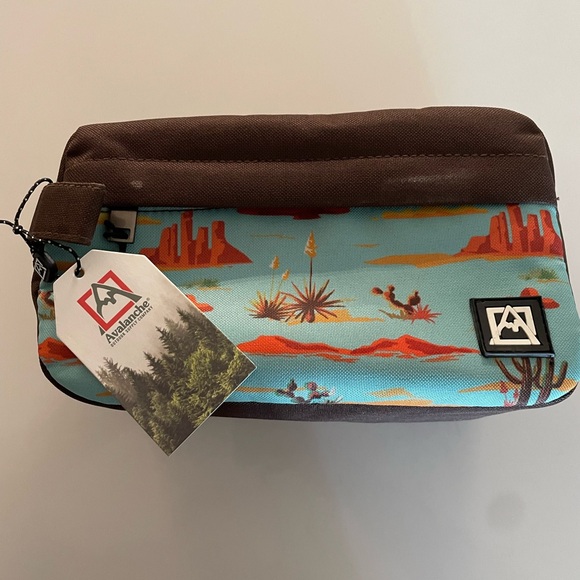 210. Avalanche South West Toiletry Dopp Kit NWT 42.00